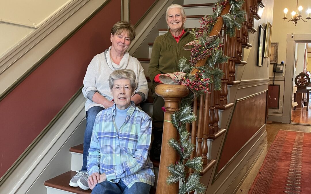 Deck the Halls! Garden Club decorates History Center entrance